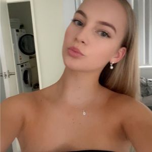 Meet your Posher, Abigail